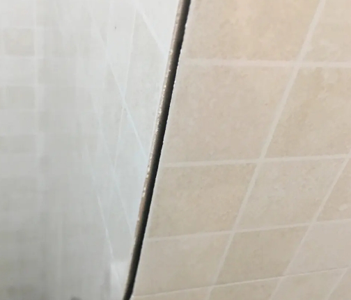 随州瓷砖空鼓维修公司分享阳台瓷砖脱落的修复过程可以分为以下几个步骤